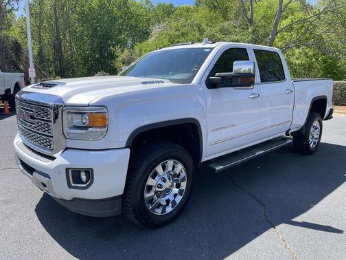White Frost Tricoat 2019 GMC Sierra 2500 Denali