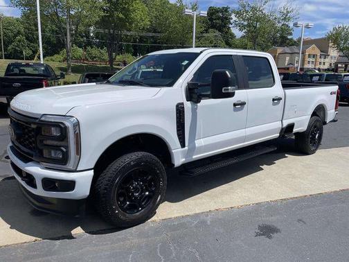 Oxford White 2024 Ford F-250 XL