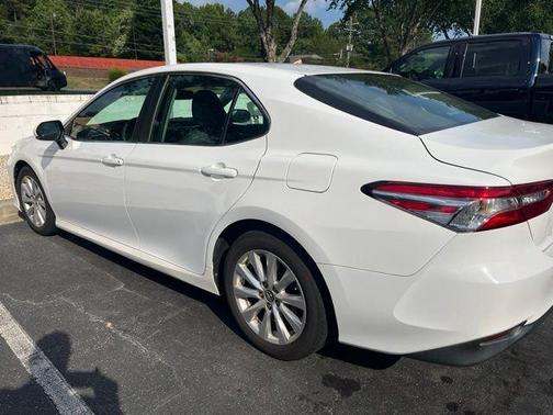 Super White 2018 Toyota Camry LE