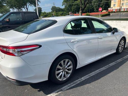 Super White 2018 Toyota Camry LE