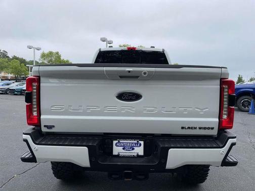 Oxford White 2024 Ford F-250 Lariat