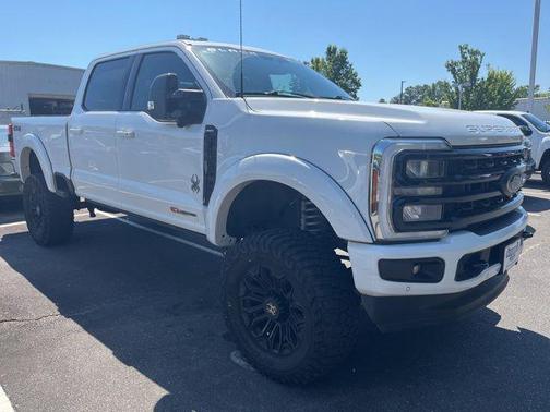Oxford White 2024 Ford F-250 Lariat