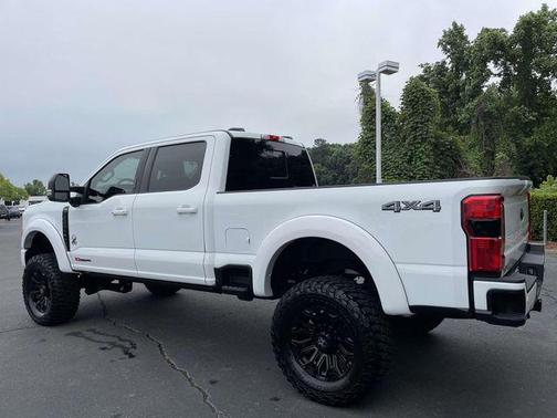 Oxford White 2024 Ford F-250 Lariat