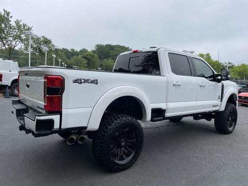 Oxford White 2024 Ford F-250 Lariat