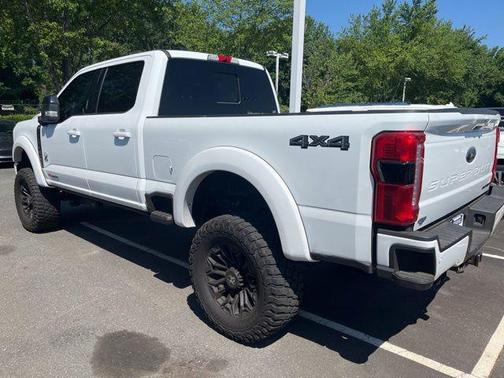 Oxford White 2024 Ford F-250 Lariat
