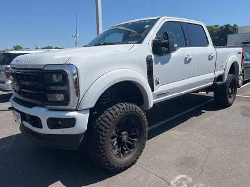 Oxford White 2024 Ford F-250 Lariat