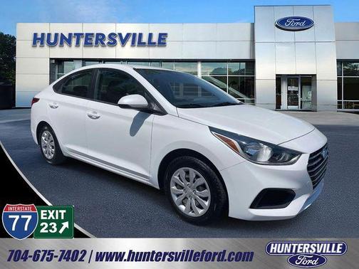 Frost White Pearl 2022 Hyundai Accent SE