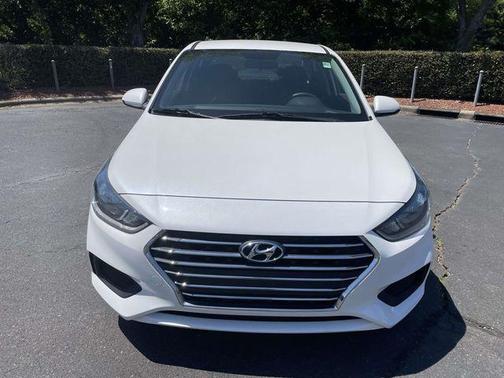 Frost White Pearl 2022 Hyundai Accent SE