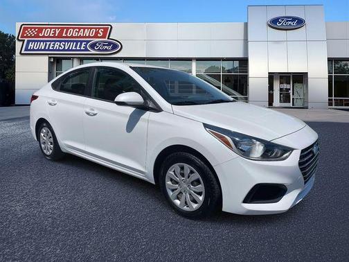 Frost White Pearl 2022 Hyundai Accent SE