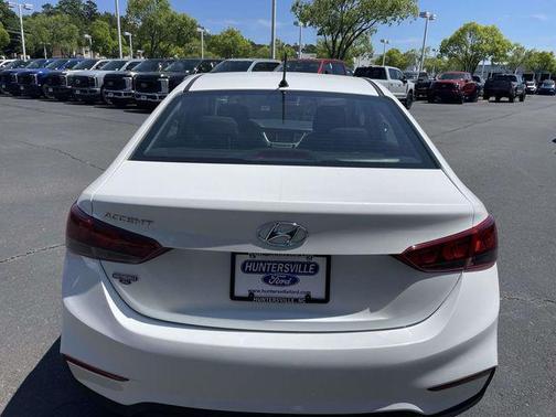 Frost White Pearl 2022 Hyundai Accent SE