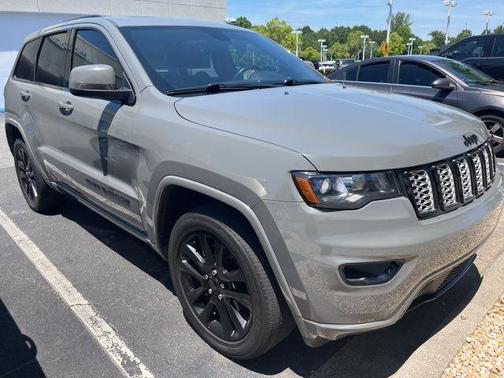 Sting-Gray Clearcoat 2019 Jeep Grand Cherokee Altitude
