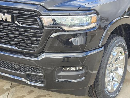 Diamond Black Crystal Pearlcoat 2026 RAM 1500 Big Horn/Lone Star