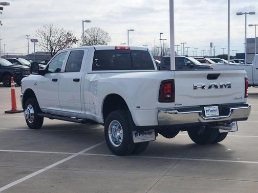 Bright White Clearcoat 2026 RAM 3500 Tradesman Crew Cab 4x4 8' Box
