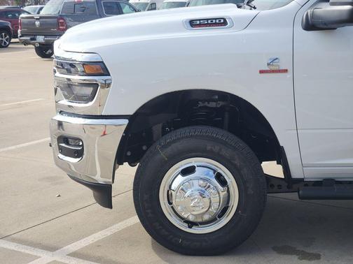Bright White Clearcoat 2026 RAM 3500 Tradesman Crew Cab 4x4 8' Box