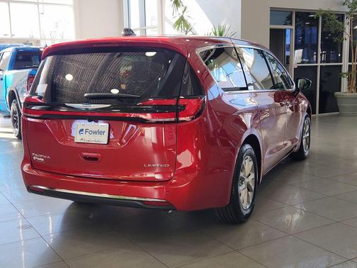 Red Hot Pearlcoat 2026 Chrysler Pacifica Limited