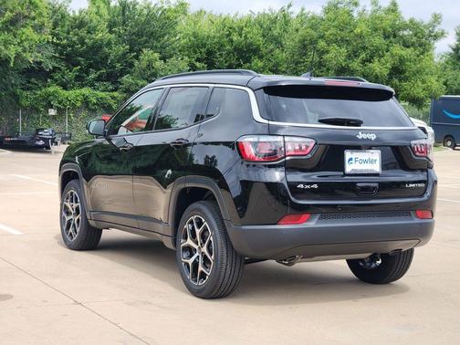 Diamond Black Crystal Pearlcoat 2026 Jeep Compass Limited