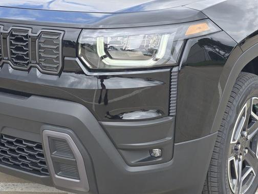 Diamond Black Crystal Pearlcoat 2026 Jeep Cherokee Laredo 4x4
