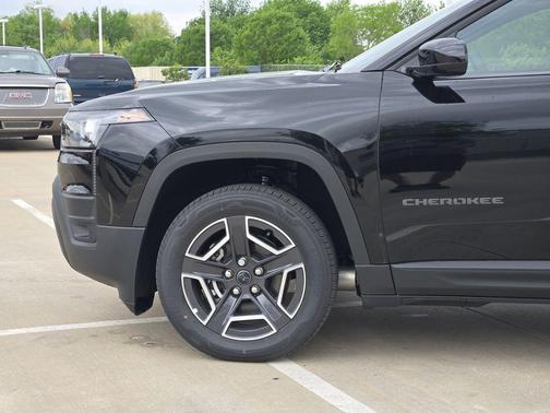 Diamond Black Crystal Pearlcoat 2026 Jeep Cherokee Laredo 4x4