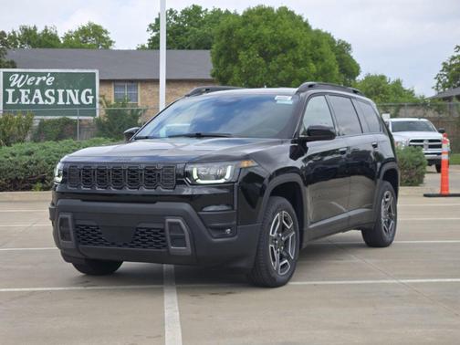 Diamond Black Crystal Pearlcoat 2026 Jeep Cherokee Laredo 4x4