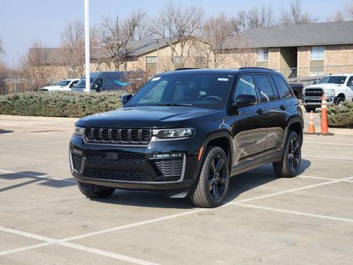 Diamond Black Crystal Pearlcoat 2026 Jeep Grand Cherokee Altitude