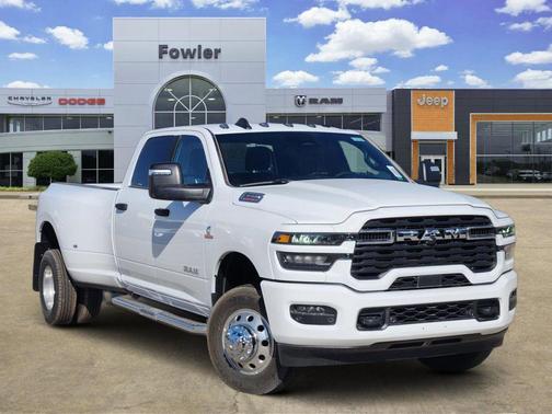 Bright White Clearcoat 2026 RAM 3500 Big Horn Crew Cab 4x4 8' Box