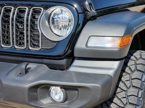 Black Clearcoat 2026 Jeep Wrangler Sport S