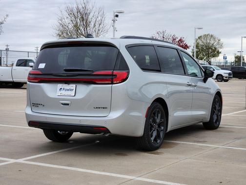 Silver Mist Clearcoat 2026 Chrysler Pacifica Limited