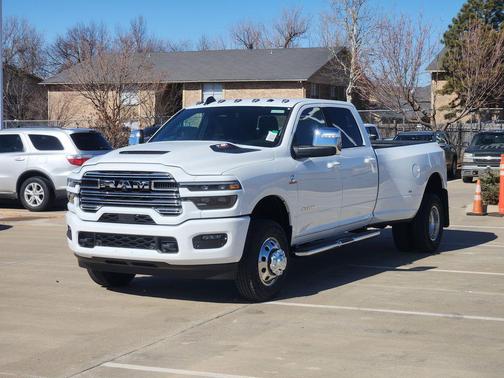 Bright White Clearcoat 2026 RAM 3500 Laramie Crew Cab 4x4 8' Box