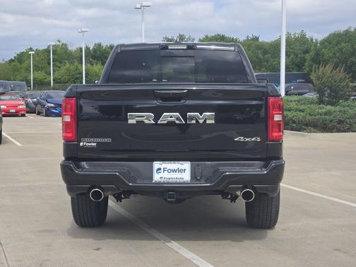Diamond Black Crystal Pearlcoat 2025 RAM 1500 Big Horn/Lone Star