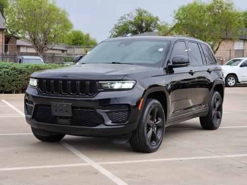 Diamond Black Crystal Pearlcoat 2023 Jeep Grand Cherokee Altitude