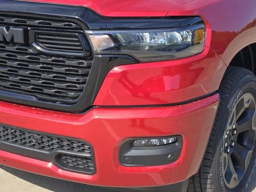 Molten Red Pearlcoat 2026 RAM 1500 Express