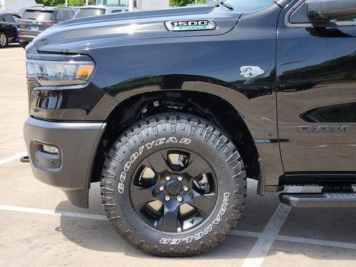 Diamond Black Crystal Pearlcoat 2026 RAM 1500 Warlock Crew Cab 4x4 5'7' Box