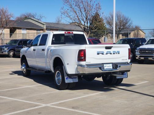 Bright White Clearcoat 2026 RAM 3500 Tradesman Crew Cab 4x4 8' Box