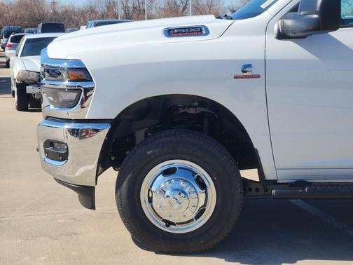 Bright White Clearcoat 2026 RAM 3500 Tradesman Crew Cab 4x4 8' Box