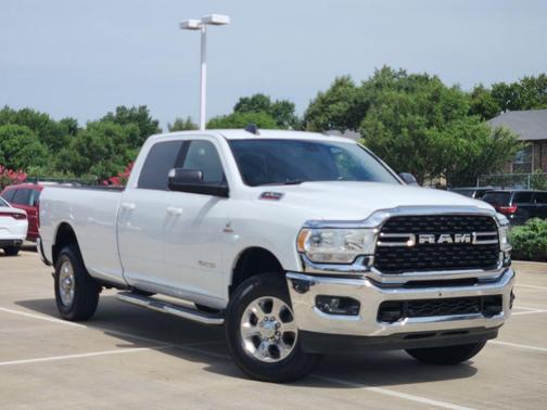 Bright White Clearcoat 2022 RAM 2500 Big Horn Crew Cab 4x4 8' Box