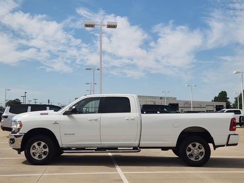Bright White Clearcoat 2022 RAM 2500 Big Horn Crew Cab 4x4 8' Box