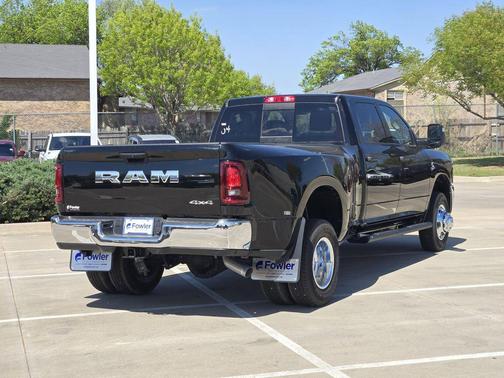 Diamond Black Crystal Pearlcoat 2026 RAM 3500 Tradesman Crew Cab 4x4 8' Box