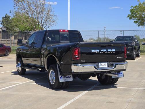 Diamond Black Crystal Pearlcoat 2026 RAM 3500 Tradesman Crew Cab 4x4 8' Box