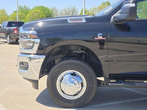 Diamond Black Crystal Pearlcoat 2026 RAM 3500 Tradesman Crew Cab 4x4 8' Box