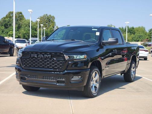 Diamond Black Crystal Pearlcoat 2026 RAM 1500 Express
