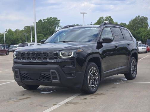 Diamond Black Crystal Pearlcoat 2026 Jeep Cherokee Laredo 4x4