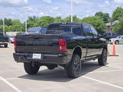 Diamond Black Crystal Pearlcoat 2026 RAM 2500 Laramie Crew Cab 4x4 6'4' Box