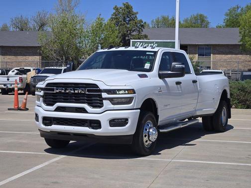 Bright White Clearcoat 2026 RAM 3500 Big Horn Crew Cab 4x4 8' Box