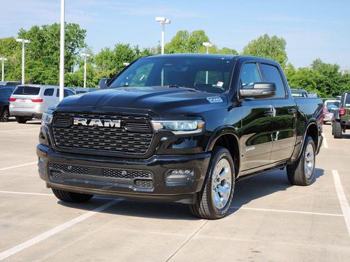 Diamond Black Crystal Pearlcoat 2026 RAM 1500 Big Horn/Lone Star