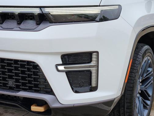 Bright White Clearcoat 2026 Jeep Grand Wagoneer 85th Anniversary Edition 4x4