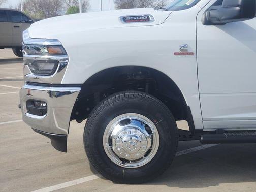 Bright White Clearcoat 2026 RAM 3500 Tradesman Crew Cab 4x4 8' Box