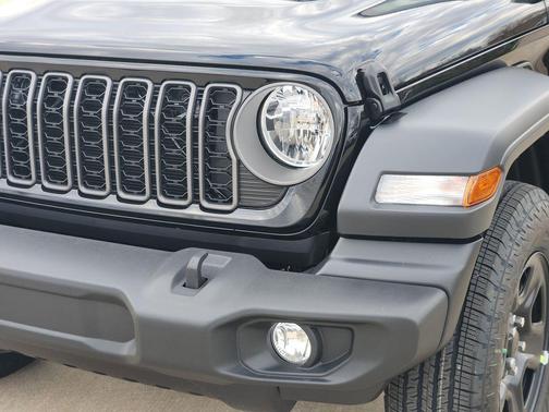 Black Clearcoat 2026 Jeep Wrangler Sport