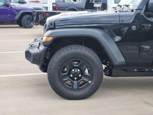 Black Clearcoat 2026 Jeep Wrangler Sport