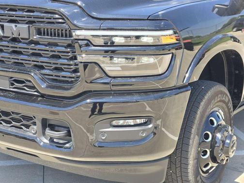 Diamond Black Crystal Pearlcoat 2026 RAM 3500 Limited Crew Cab 4x4 8' Box