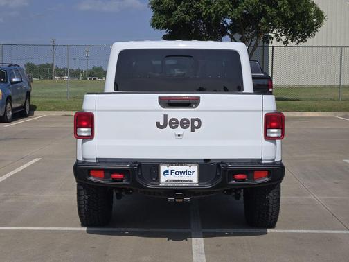 Bright White Clearcoat 2023 Jeep Gladiator Rubicon